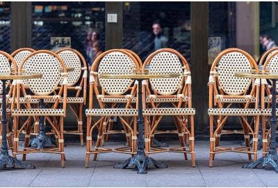 Comment aménager votre terrasse avec des chaises professionnelles ?