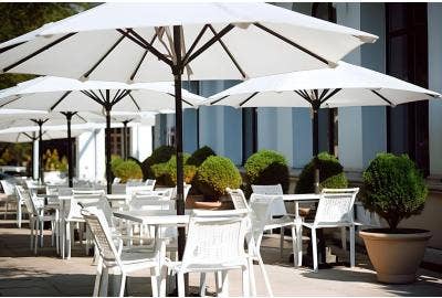 Comment réaliser l'entretien de votre parasol professionnel ?