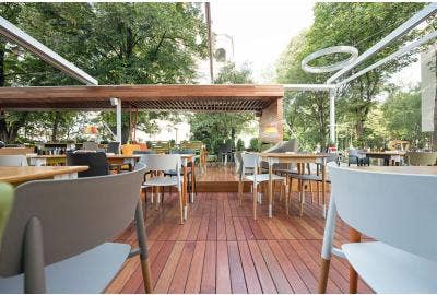 Comment entretenir votre chaise de terrasse professionnelle ?