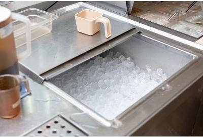 Comment réparer une machine à glaçons professionnelle ? 