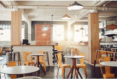 De l'achat à l'installation : guide complet sur les pieds de table pour les professionnels de la restauration