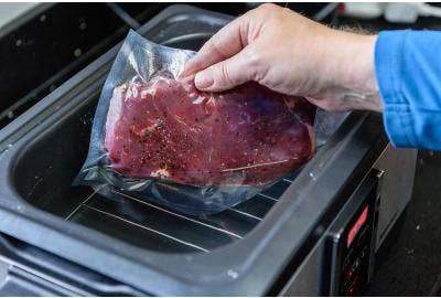 Les avantages de l'utilisation d'un bain marie professionnel pour la cuisson sous vide