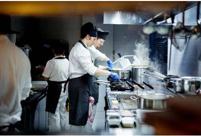 Les astuces de chefs professionnels pour réussir vos plats grâce à l'utilisation d'un bain marie