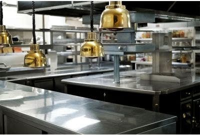 Comment choisir les meilleurs meubles de maintien chaud professionnels pour votre entreprise de restauration
